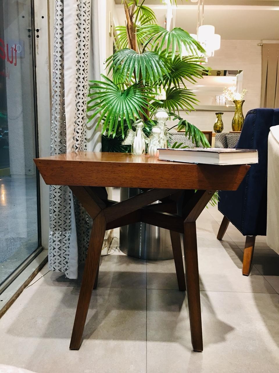 Mesa lateral Lucia